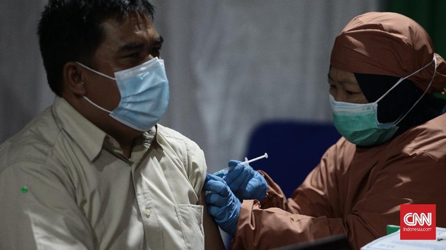Kemenkes mengklaim dugaan KIPI vaksin AstraZeneca hanya terjadi di Sulut. Sementara lima provinsi lain disebut aman.