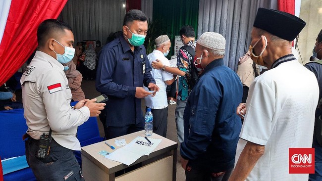 Kelompok prioritas mencakup lansia dan kelompok rentan dengan komorbid, bisa tetap mendapat vaksinasi booster meski tak punya akses ke PeduliLindungi.