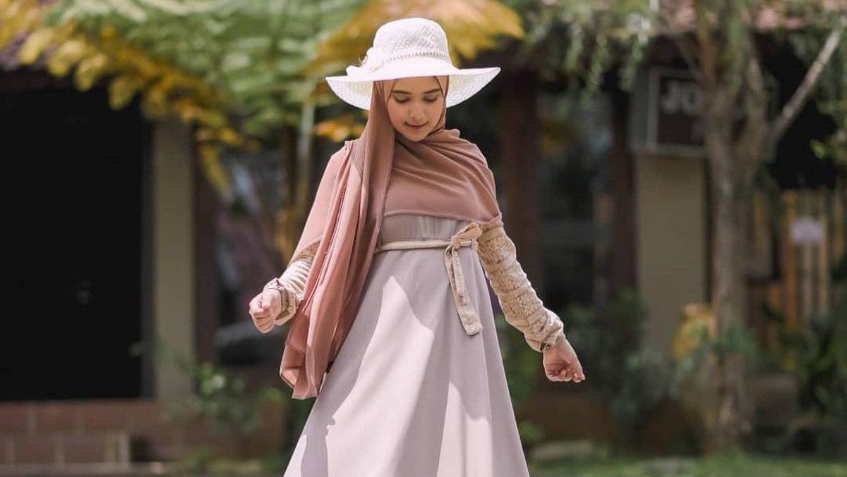 Berikut adalah kumpulan style Nadya Mustika saat hamil anak pertama