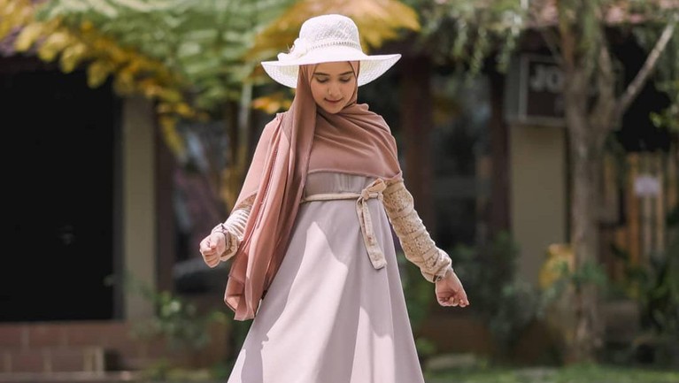 6 Style Manis Nadya Mustika Saat Hamil Anak Pertama Berikut adalah kumpulan style Nadya Mustika saat hamil anak pertama