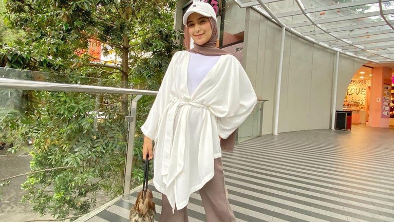 6 Style Manis Nadya Mustika Saat Hamil Anak Pertama Berikut adalah kumpulan style Nadya Mustika saat hamil anak pertama