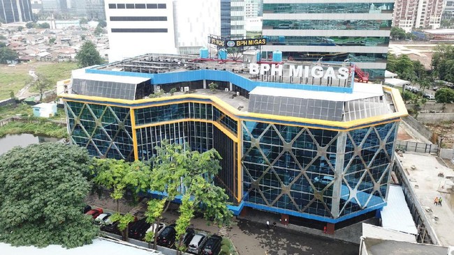 Komisi VII mengkritik pansel anggota BPH Migas yang dilakukan oleh Kementerian ESDM dan meminta proses seleksi tersebut ditinjau ulang.