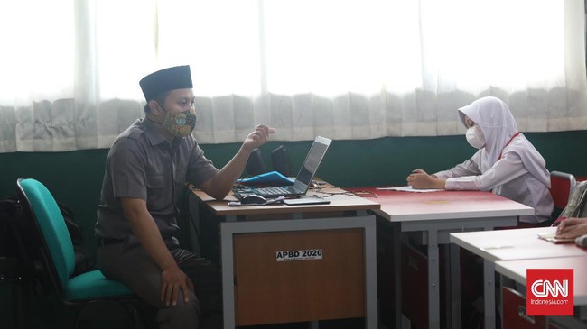 Kemenag mensyaratkan guru yang hendak diangkat di madrasah swasta harus berwawasan moderat dan batas maksimal usia 45 tahun.