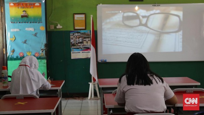 Forum Kepala Sekolah Swasta Jabar menolak kebijakan Pemprov yang menaikkan kuota siswa rombongan belajar di sekolah negeri jadi 50 pelajar per kelas.