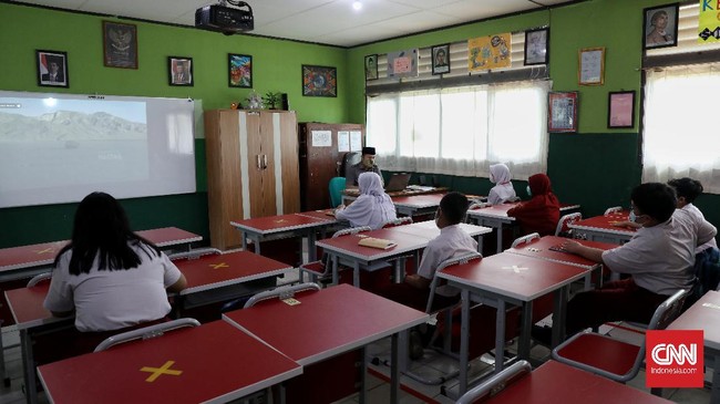 Wagub DKI Ahmad Riza Patria mengungkapkan uji coba pembelajaran tatap muka akan dilakukan di 96 sekolah selama dua bulan mulai 7 April 2021.