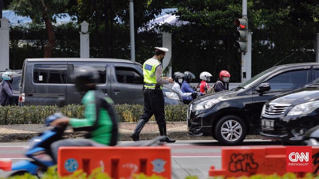 Polri menyatakan tidak semua anggotanya dapat mengambil gambar untuk bahan penilangan.