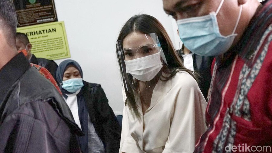 Gisella Anastasia saat ditemui di PN Jaksel.