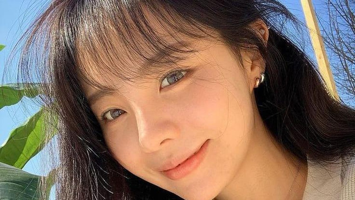 Berikut potret cantik Jung Ji Woo&comma; kakak kandung J-Hope BTS yang masuk Cube Entertainment