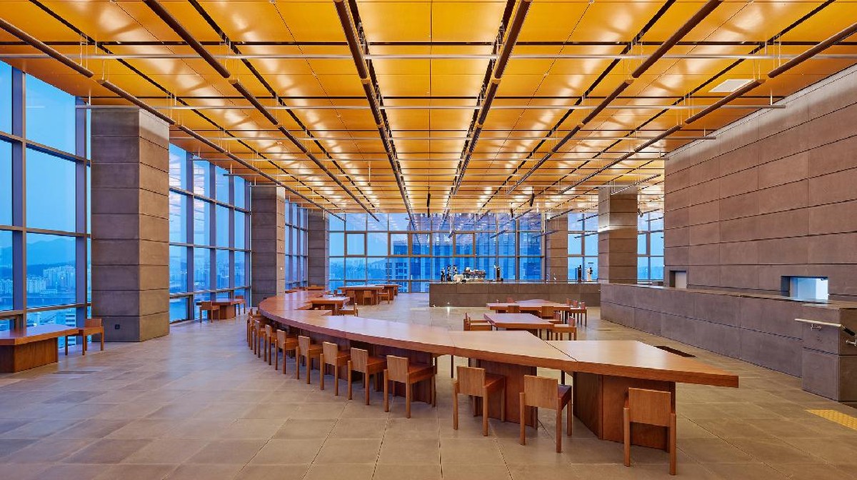 Berikut adalah potret mewahnya gedung baru Big Hit agensi BTS setelah berganti nama jadi Hybe&period;