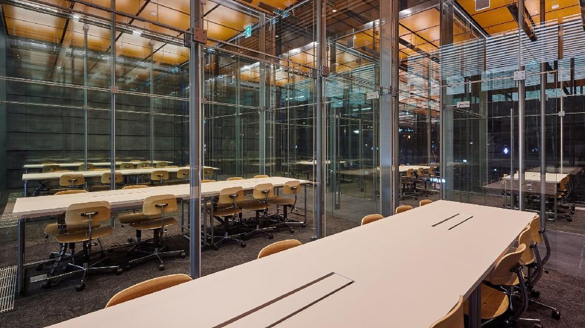 Berikut adalah potret mewahnya gedung baru Big Hit agensi BTS setelah ganti nama jadi Hybe&period;