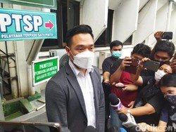 Tangis Ibunda Pecah Ingat Nobu Terlibat Video Syur dengan Gisella Anastasia