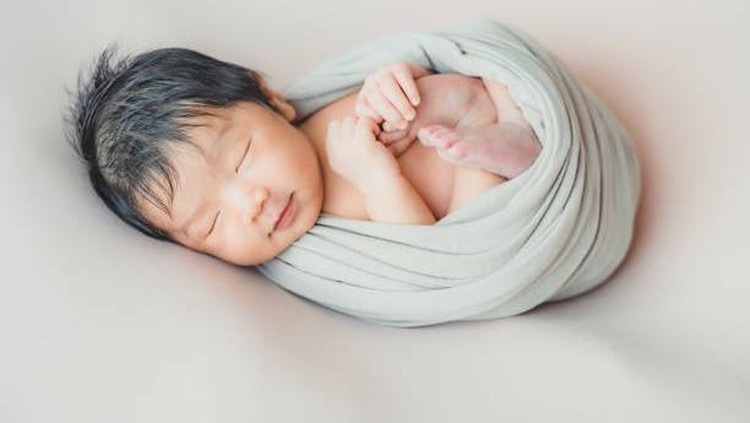 36 Inspirasi Nama Bayi Perempuan & Laki-Laki Berdasarkan Zodiak Bunda masih bingung mau memberi nama untuk si calon buah hati? Bunda bisa lihat beberapa nama berikut ini yang bisa Bunda jadikan referensi.