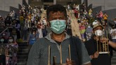 FOTO: Angklung dan Perayaan Setahun RS Covid Wisma Atlet Lebih dari 1.500 pasien dan tenaga kesehatan bermain angklung dalam peringatan setahun beroperasinya RS Darurat Covid-19 Wisma Atlet Kemayoran, Selasa (23/3).