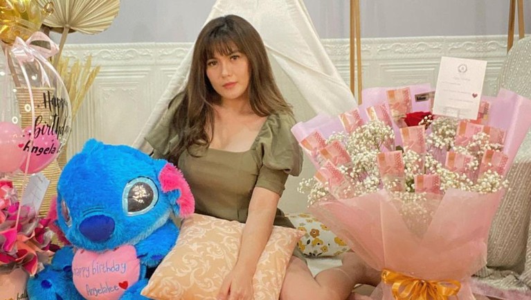 Potret Angela Lee Artis Cantik yang Di Endorse Operasi Hidung Berikut adalah Angela Lee artis cantik yang dapat endorse operasi hidung.