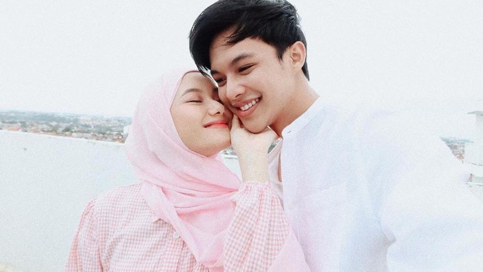 Rey Mbayang dan Dinda Hauw Positif Covid-19