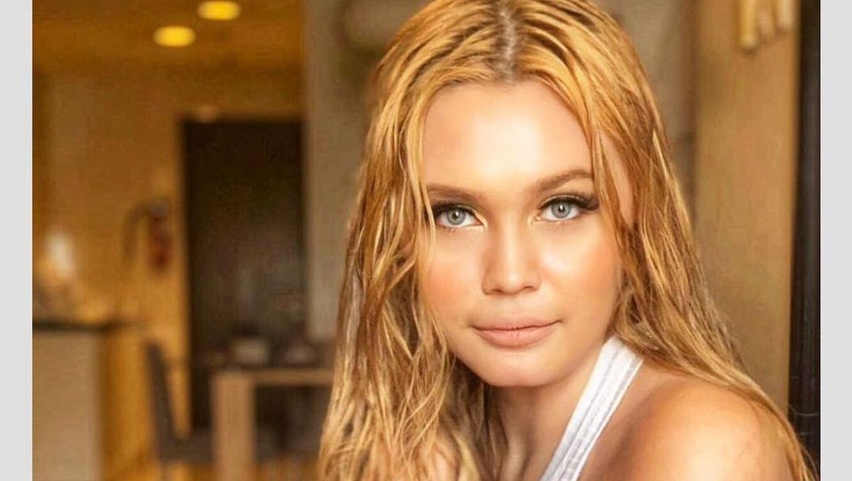 Berikut adalah sosok bule cantik yang kepergok chattingan dengan Vicky hingga Kalina marah besar&period;