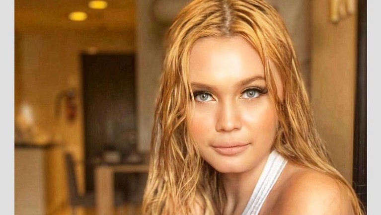 Sosok Bule Cantik yang Kepergok Chattingan dengan Vicky hingga Kalina Marah Besar Berikut adalah sosok bule cantik yang kepergok chattingan dengan Vicky hingga Kalina marah besar.