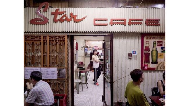Star Cafe, sebuah restoran legendaris Hong Kong justru bertahan dengan menyajikan makanan khas mereka yang disebut-sebut mirip muntahan manusia.