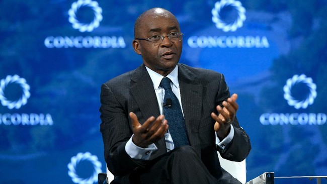 Strive Masiyiwa dinobatkan sebagai pengusaha paling berpengaruh setelah ditolak membangun bisnis telekomunikasi di negara asalnya, Zimbabwe.