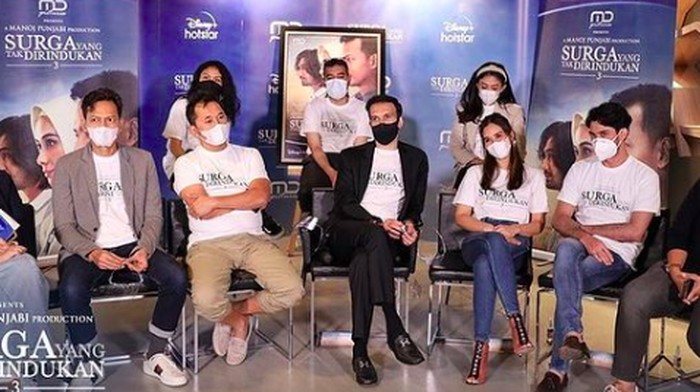 Surga yang Tak Dirindukan 3