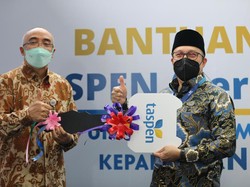 Tingkatkan Layanan Kesehatan, BKN Terima Bantuan Ambulans dari Taspen
