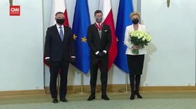 VIDEO: Lewandowski Diberi Penghargaan Presiden Polandia