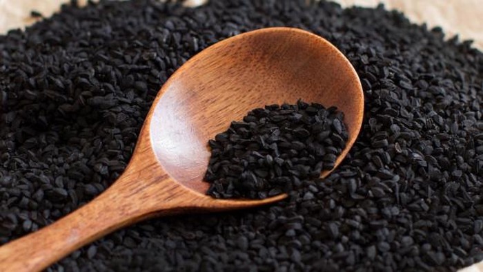 Dari Rambut Hingga Wajah, Simak 4 Manfaat Jintan Hitam Buat Kecantikanmu!