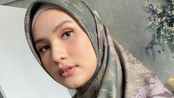 5 Perawatan Rambut yang Tepat Bagi Wanita Berhijab