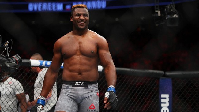 Francis Ngannou menang KO atas Stipe Miocic di UFC 260 dan menjadi juara baru di kelas berat di Las Vegas, Minggu (28/3).