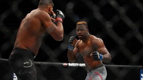 Ngannou Beda Pendapat dengan Bos UFC Soal Lawan Jon Jones