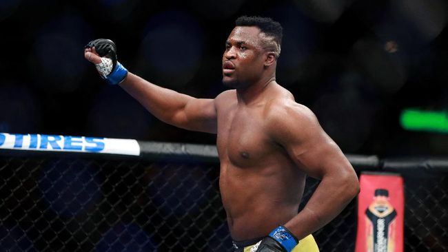 Ngannou Beri Ancaman Keras ke Tyson Fury Juara kelas berat UFC, Francis Ngannou tengah bersiap menghadapi Ciryl Gane namun fokusnya terganggu oleh tantangan Tyson Fury.