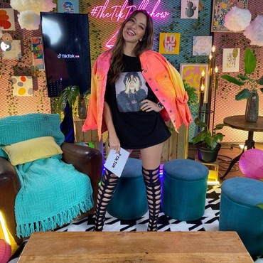 Diduga Ditangkap karena Narkoba, Nia Sempat Asyik Nyanyi bareng Cowok