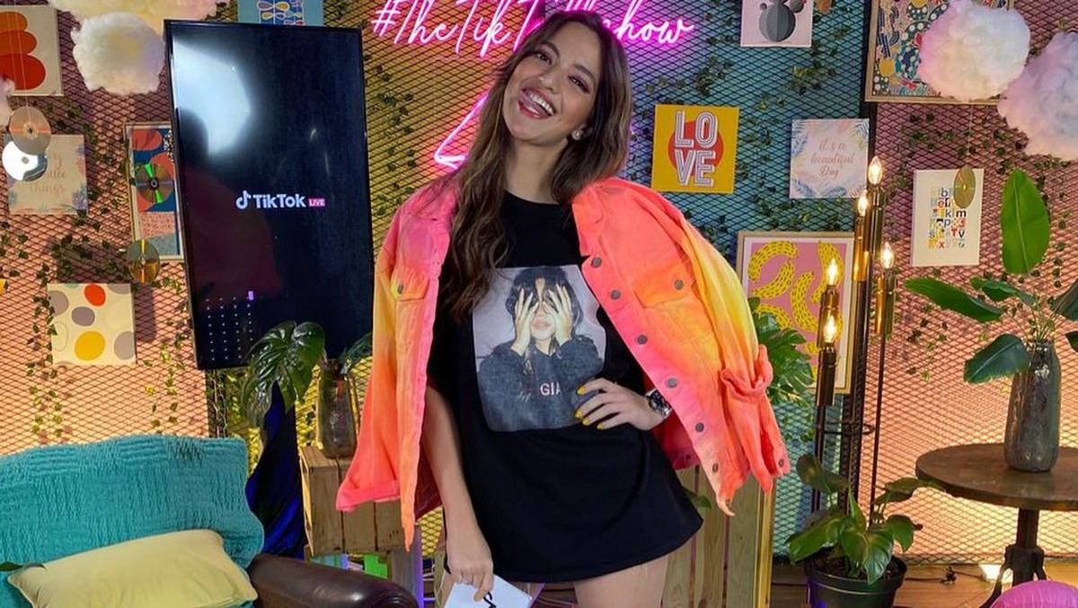 Berikut ini adalah penampilan Nia Ramadhani yang tuai banyak hujatan&period;