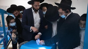 FOTO: Warga Israel Bolak-balik 'Nyoblos' 4 Kali dalam 2 Tahun