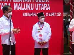 Jokowi ke Warga Halmahera Utara yang Divaksin: Nggak Apa-apa Ngantuk Dikit