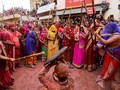 FOTO: Lathmar Holi, 'Tawur Pelangi' di India Kala Pandemi