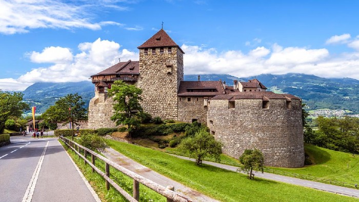 Kamu Sudah Tahu? Ini Negara Terkecil di Eropa, tapi Warganya Banyak yang Tajir!