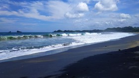 7 Pantai Surfing di Malang