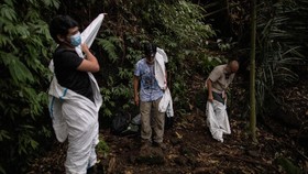 FOTO: Para Pemburu Virus Tangkap Kelelawar Cegah Covid-19