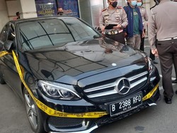 Penampakan Mercy Hitam Penabrak Lari Bocah di Kelapa Gading