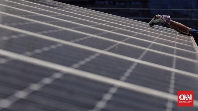 Kementerian ESDM menargetkan kapasitas terpasang pembangkit listrik tenaga surya (PLTS) atap bisa mencapai 3,6 gigawatt (GW) pada 2025.