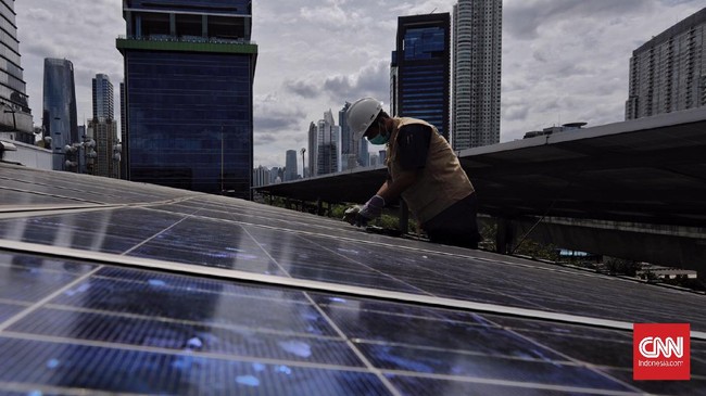 Energi terbarukan dinilai bisa membuat APBN bengkak lagi untuk subsidi. Pilihan lainnya, konsumen bisa berpotensi menanggung TDL lebih mahal.