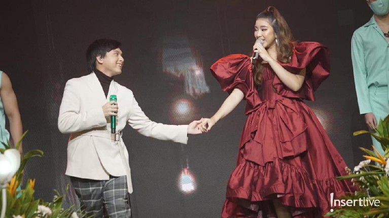 Penampilan Para Artis di Acara Insert Fashion Award 2021 Insert Fashion Award digelar pada hari ini Rabu (24/3). Yuk, intip penampilan para artis di meriahnya acara Insert Fashion Award 2021!