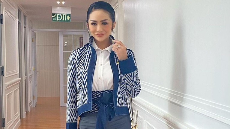Pesona Krisdayanti yang Berulang Tahun Ke-46 Berikut adalah potret pesona Krisdayanti yang berulang tahun ke-46.
