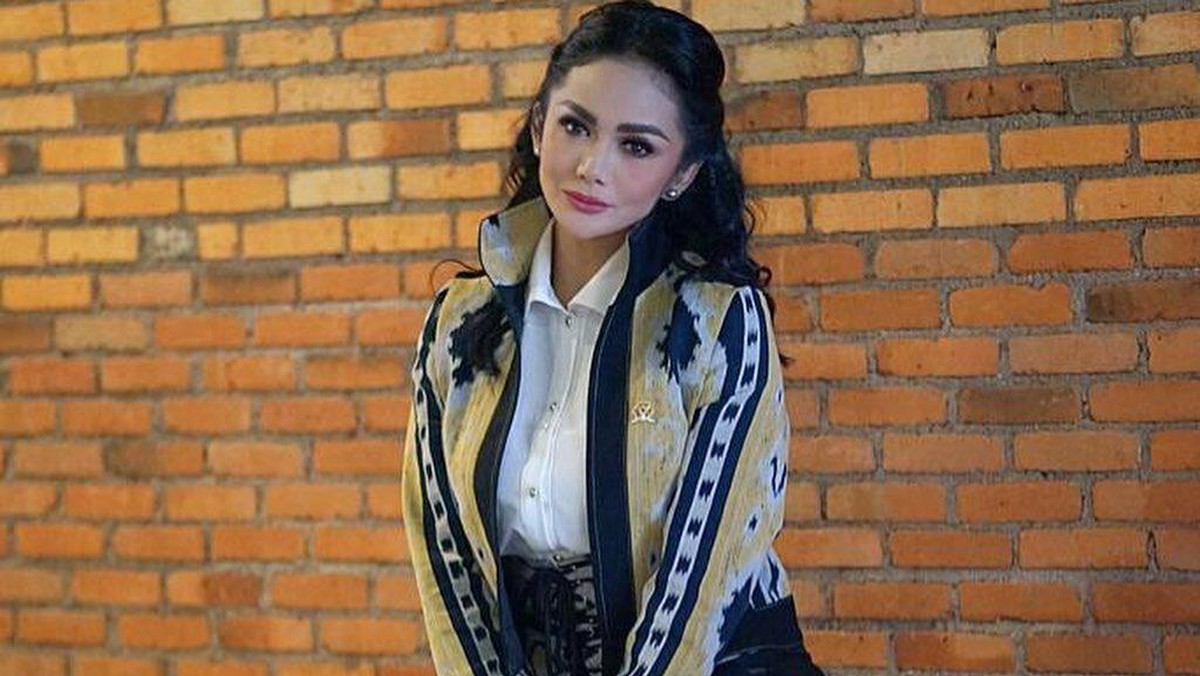 Berikut adalah potret pesona Krisdayanti yang berulang tahun ke-46&period;