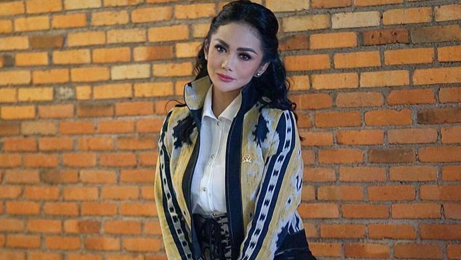 Berikut adalah potret pesona Krisdayanti yang berulang tahun ke-46.