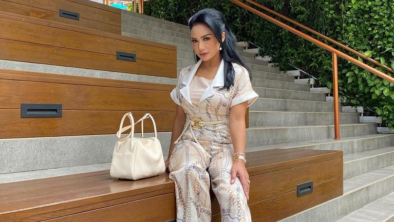 Pesona Krisdayanti yang Berulang Tahun Ke-46 Berikut adalah potret pesona Krisdayanti yang berulang tahun ke-46.