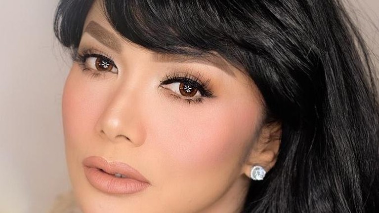 Pesona Krisdayanti yang Berulang Tahun Ke-46 Berikut adalah potret pesona Krisdayanti yang berulang tahun ke-46.