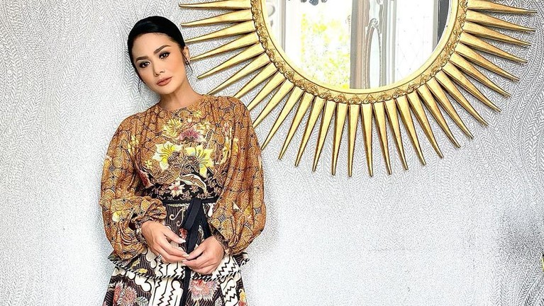 Pesona Krisdayanti yang Berulang Tahun Ke-46 Berikut adalah potret pesona Krisdayanti yang berulang tahun ke-46.