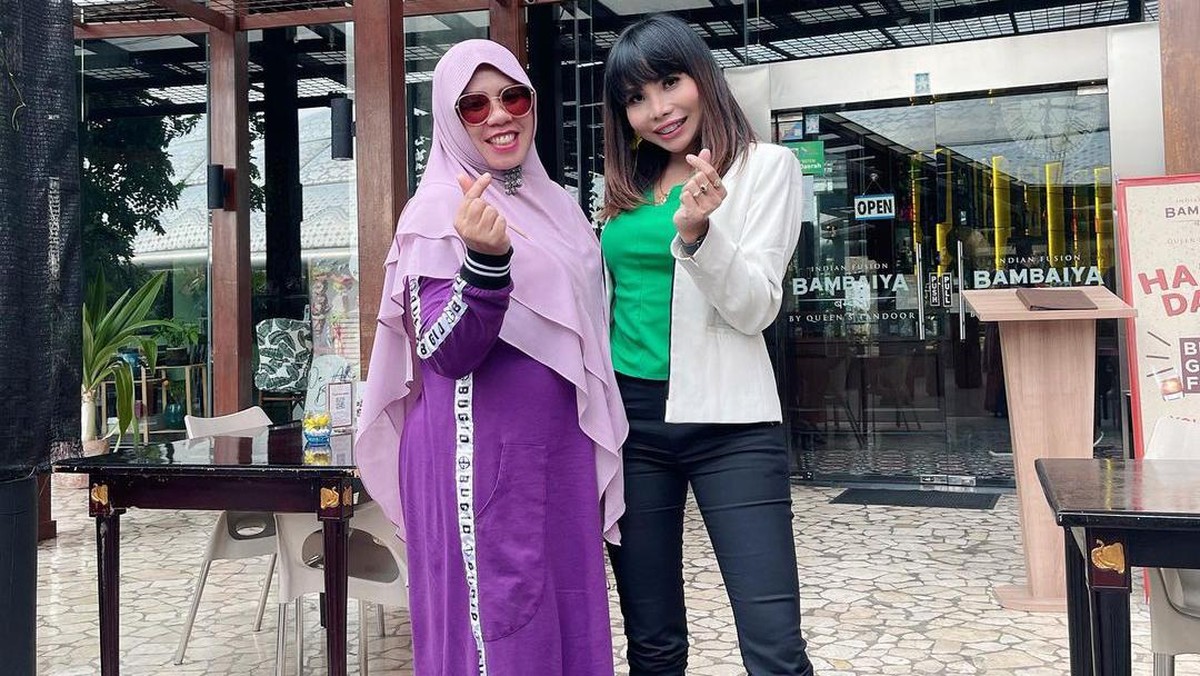 Berikut adalah potret kekompakan 2 mantan istri Kiwil&comma; Rohimah dan Eva Belisima